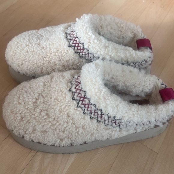 UGG Tasman Sherpa Slippers Size 8 - Picture 1 of 3